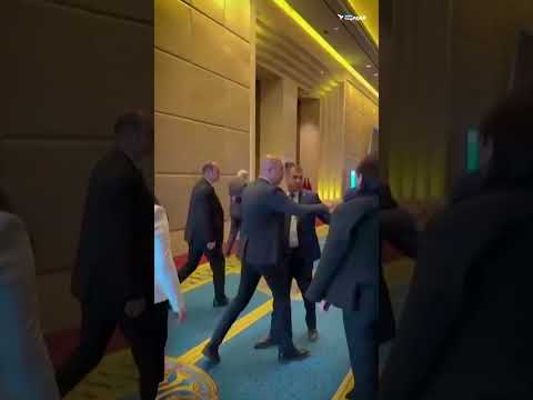 ضرب بالأيدي بين مندوب روسيا وأوكرانيا بسبب نزع علم أوكرانيا