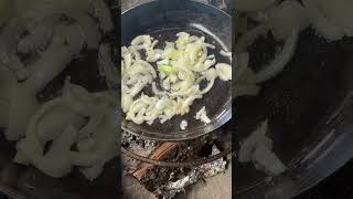 Mi mamá me regalo champiñones, 🍄 los preparo en empanadas con quesillo. Espero no antojarlos