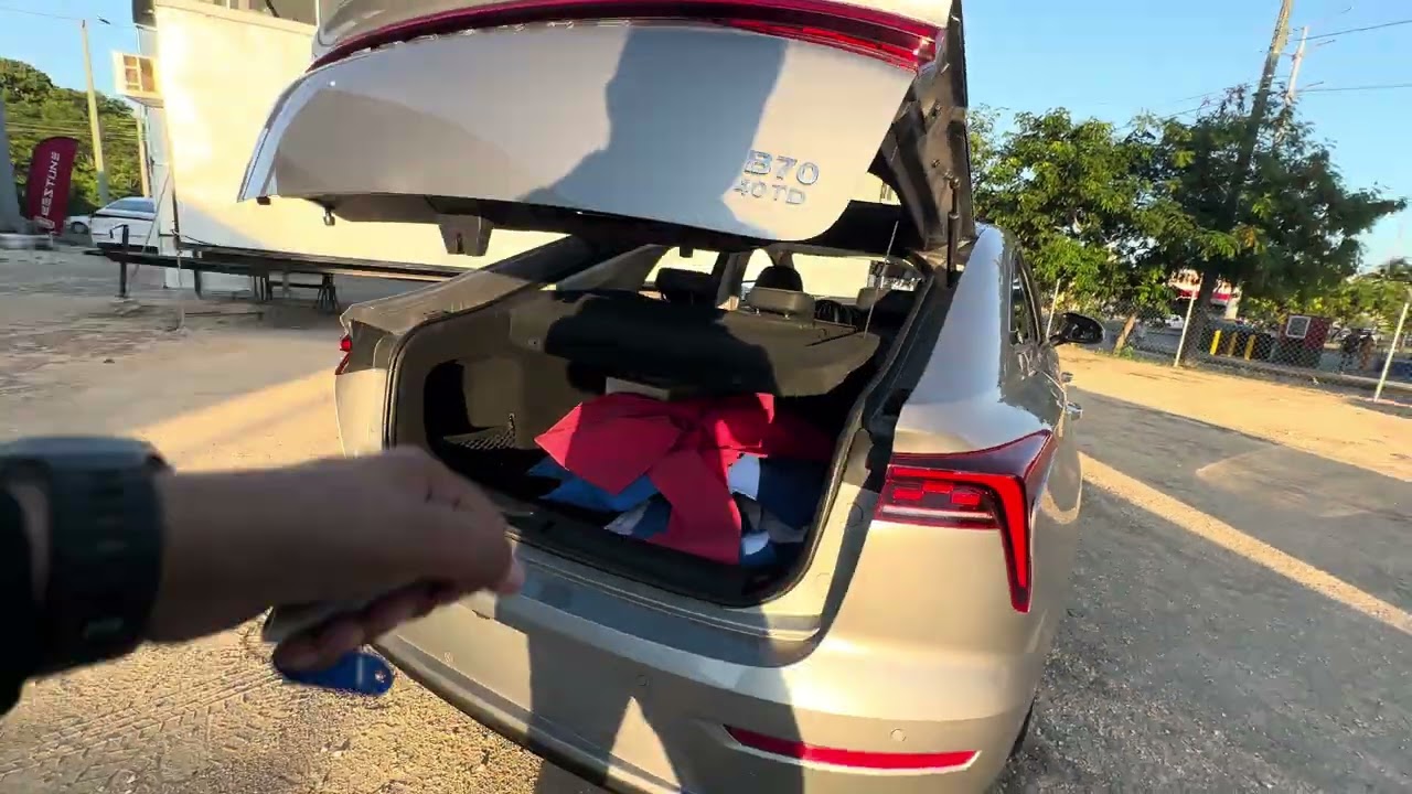 Sedán B70: Sofisticación que redefine cada kilómetro. 