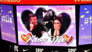 Виктория и Дэвид Бекхэм попали на KissCam. Виктория и Дэвид Бекхэм попали на KissCam.