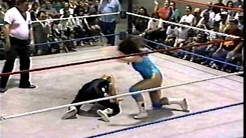 Alexa Starr vs. the Beautiful Brittany Brown-Piled...