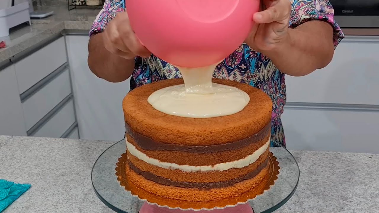 Festejante - Ganache Cake Designer - Bolo coberto de chantilly
