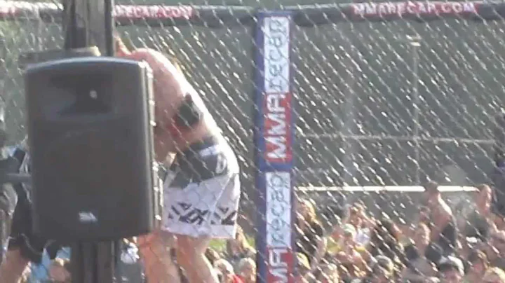 justin bushman fight 7-14-12 rd2