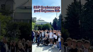 Grupą młodych przyjaciół, którzy mnie odwiedzili w Warszawie, byli uczniowie z ZSP Graboszyce ⤵️