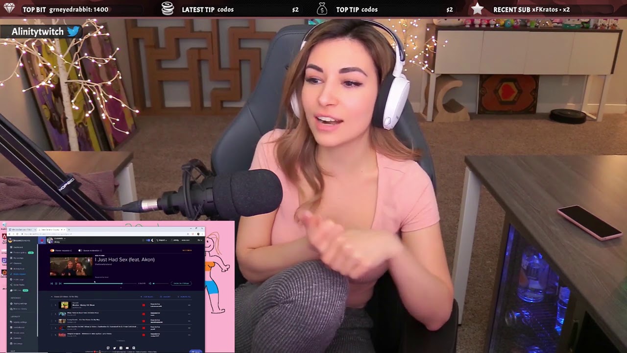 Alinity shows dick on screen