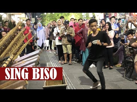Joget gini nggak rugi nyawer 100 ribu -- angklung rajawali malioboro yogya