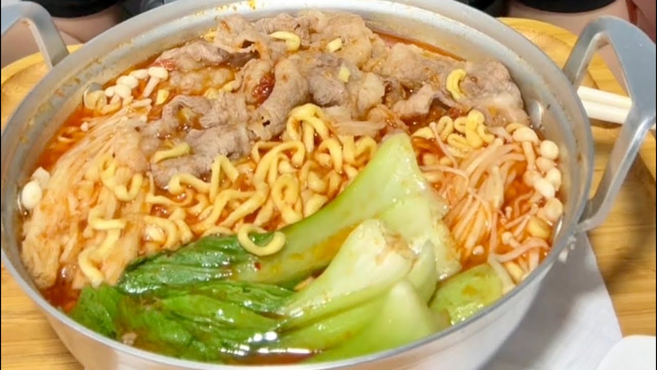 Ăn nguyên nồi mì bò cây Udon
