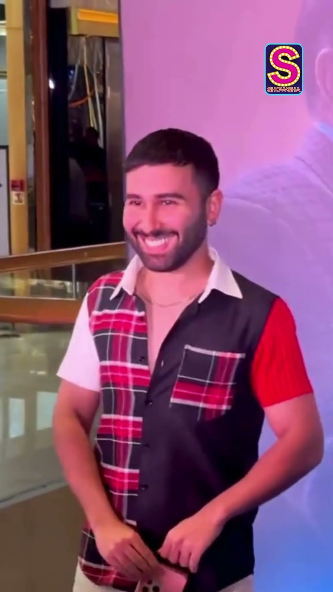 Orry Being The Cutest As He Gets Pappped At An Event | N18S#bollywood #shorts #viralvideo
