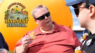 Southcoast Harvest Festival 2024 | Whats in Junts Cart?
We return to the Southcoast Harvest Festival to try some malasadas, see the new crowds, and meet with the event coordinators!
🙏 Patreon: https://www.patreon.com/redcowentertainment
👕 Merch: https://redcowentertainment.com/store/
✅ Subscribe: https://www.youtube.com/channel/UCYvgalxiHFL3uHANR0BC4Xg?sub_confirmation=1
👩🏻 Website: https://www.redcowentertainment.com
🕑 TikTok: https://www.tiktok.com/@redcowentertainment
🐦 Twitter: https://twitter.com/redcowent
🤳 Instagram: https://instagram.com/redcowentertainment
👍 Facebook: https://www.facebook.com/RedCowEntertainment
🎙️ Red Cow Arcade: https://www.youtube.com/channel/UCJWaXzdM3BHjg3UYi-hyOPg Southcoast Harvest Festival 2024 | Whats in Junts Cart?