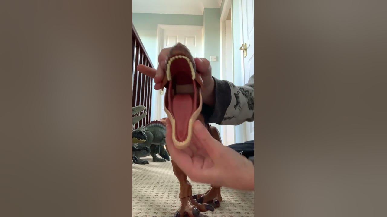 Tyrannosaurus rex roar