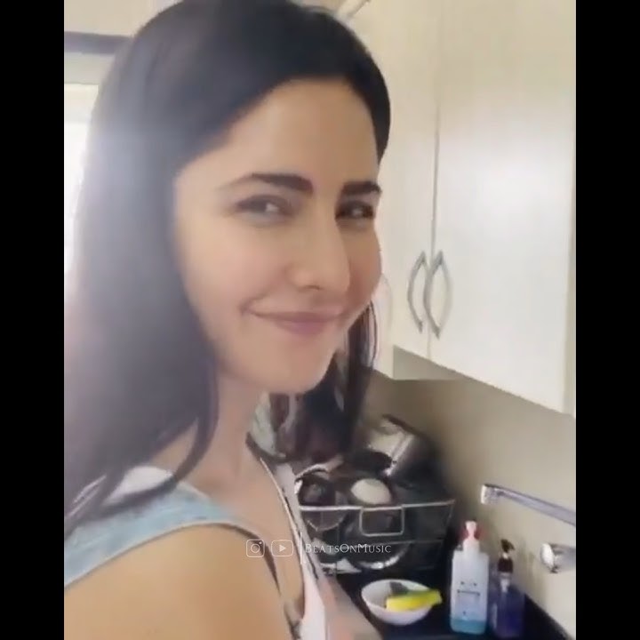Katrina Kaif’s Home Training for Vicky? Mini Spills at Awards #VicKat #ComedyGold #HouseHusband #fun