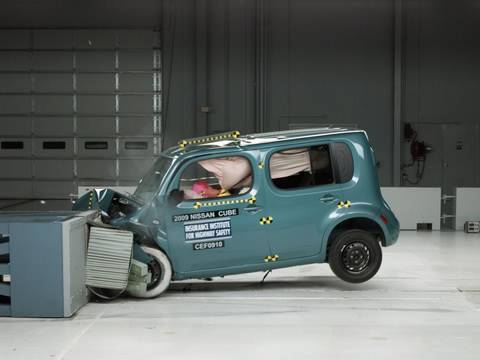 2009 Nissan Cube moderate overlap IIHS crash test