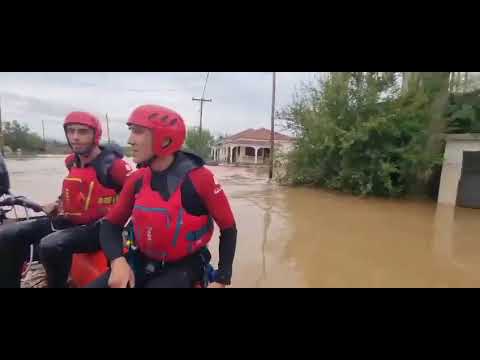 Βίντεο από διασώσεις/απεγκλωβισμούς με φουσκωτά της ΕΜΑΚ και Super Puma της Πυροσβεστικής