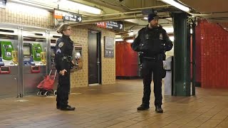 Man stabbed in the back at Harlem subway station