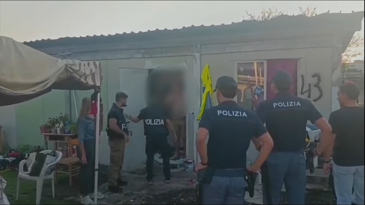Controlli nei campi nomadi di Roma, Napoli, Bari e Reggio Calabria