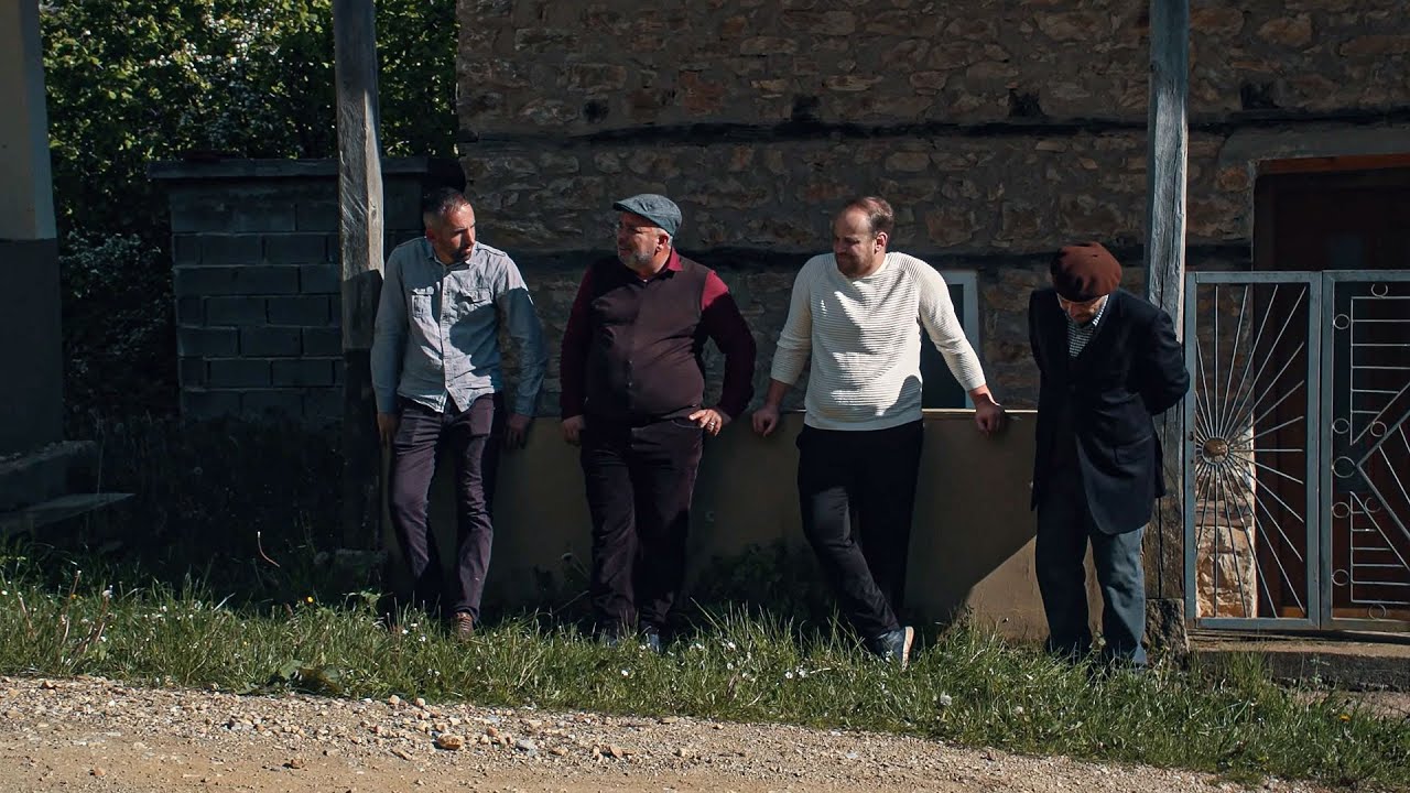 Hallakamja i mashtron burrat e katundit, i mblodhi të gjithë te xhamia!🤣 - "Shpija e Vjehrres"