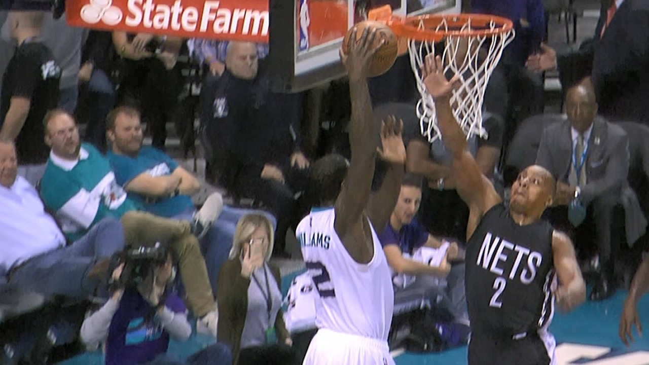 Marvin Williams Finishes with Power in Charlotte l 02.07.17