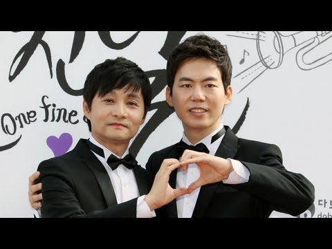 김조광수-김승환 첫 동성 결혼식, 오물 투척 난동 일어나