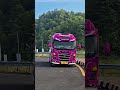berhenti sejenak di tepi jalan
