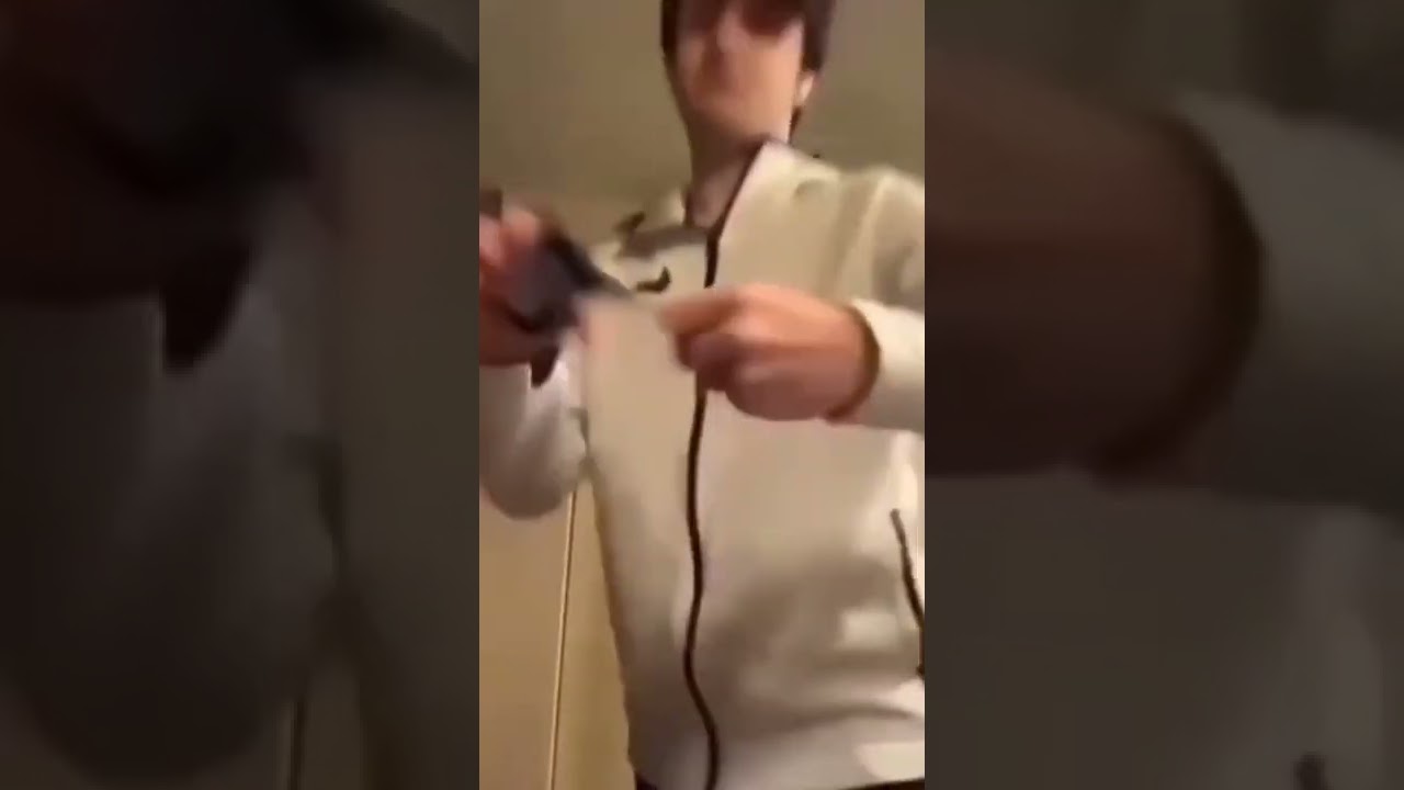 Человек стучит картой по столу - 86 фото