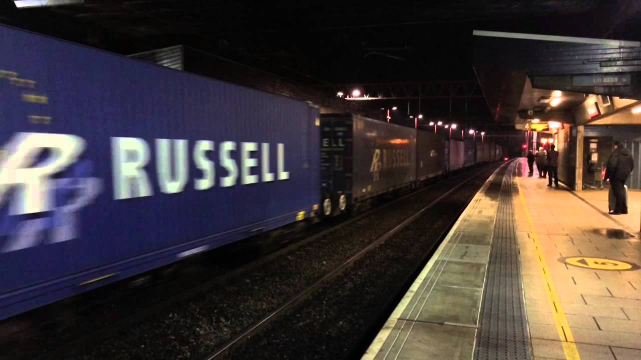 DRS's 66422 Full Power through Stafford working 4S45 28/11/14