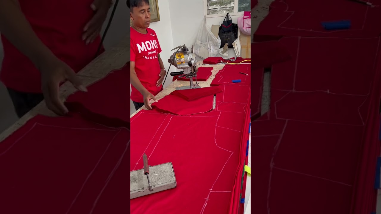 CARA MENGGUNAKAN MESIN POTONG KAIN UNTUK BAJU WEARPACK TERUSAN COVERALL & BAJU KODOK MOKOWORKWEAR