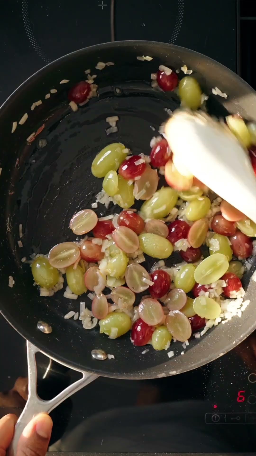 Warmer Traubensalat - YouTube