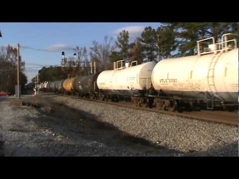 Norfolk Southern southbound freight #175 with Warbonnet leader in Powder Springs,GA