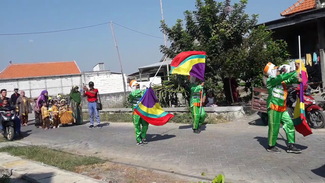 Pawai Budaya Penta Seni MI Miftahul Ulum Gredek - YouTube