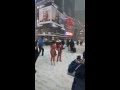¡No importa la nieve, hay que trabajar! (Times Square, Nueva York)