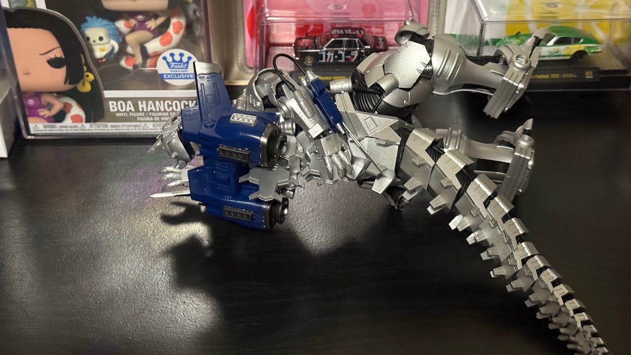 Reviewing this Kiryu Mechagodzilla model kit I found an a local anime store of mine 