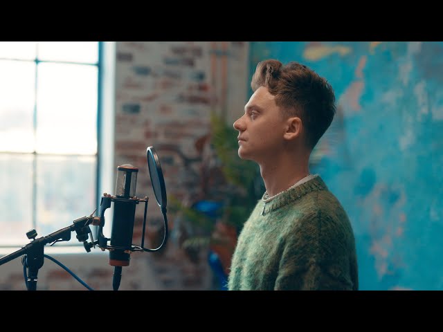 Conor Maynard - Dance With Somebody class=