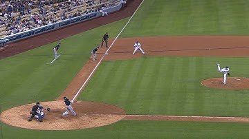 MIL@LAD: Gennett hits an opposite-field RBI single