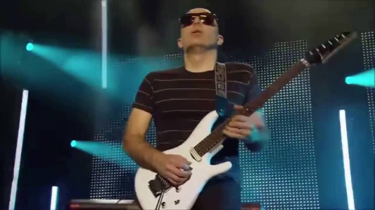Joe Satriani "- War -" [Live] 2010  [HD]