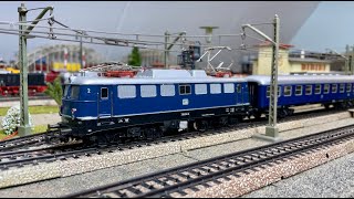 Märklin Vintage, E10 #3039 fährt auf MGleis Modelleisenbahn