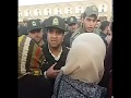 زن شجاع اصفهانی خطاب به ماموران همین جا می ایستم هیچ جا نمی رم 