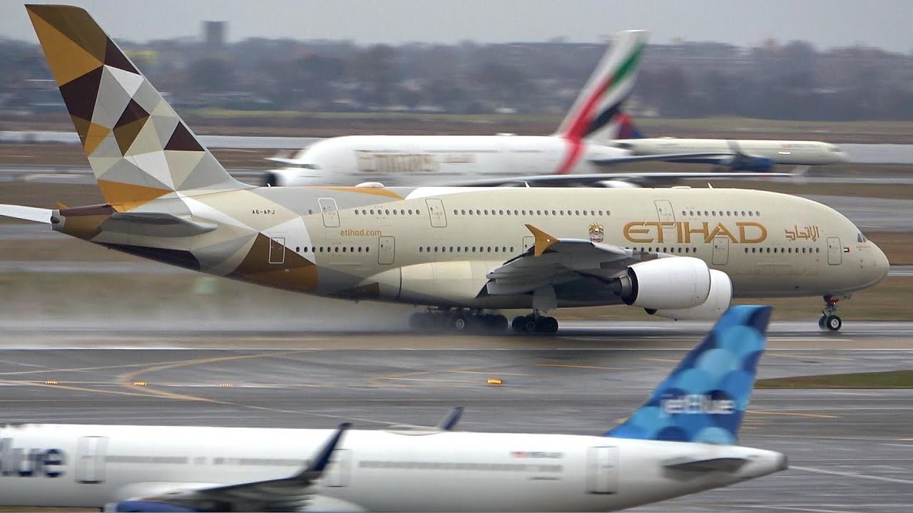 Rush Hour New York JFK Airport ! 🇺🇸 Plane Spotting - TWA Hotel Rooftop / Huge traffic