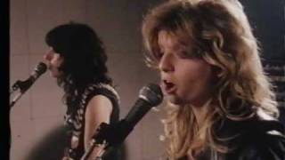 Girlschool - The Hunter -- live in their rehearsal space 1980