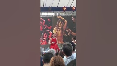 Thumbnail of Roberta Sá canta braseiro no palco Brasil Fortaleza
