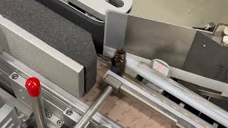 Wrap Around Labeler System Labeling Amber Glass Bottles