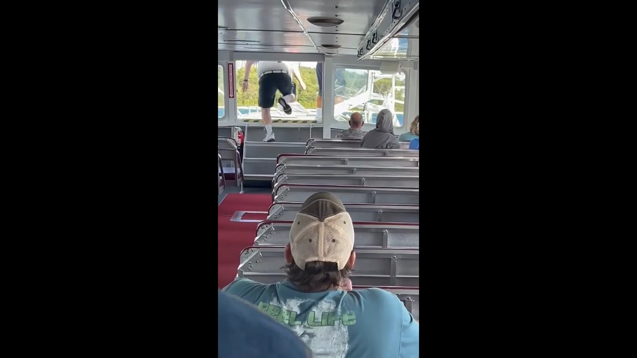 Shepler's Ferry crew helps in rescue after boat capsizes