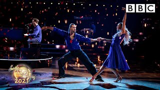 James Blunt performs Goodbye My Lover in the Ballroom ✨ BBC Strictly 2021 Resimi