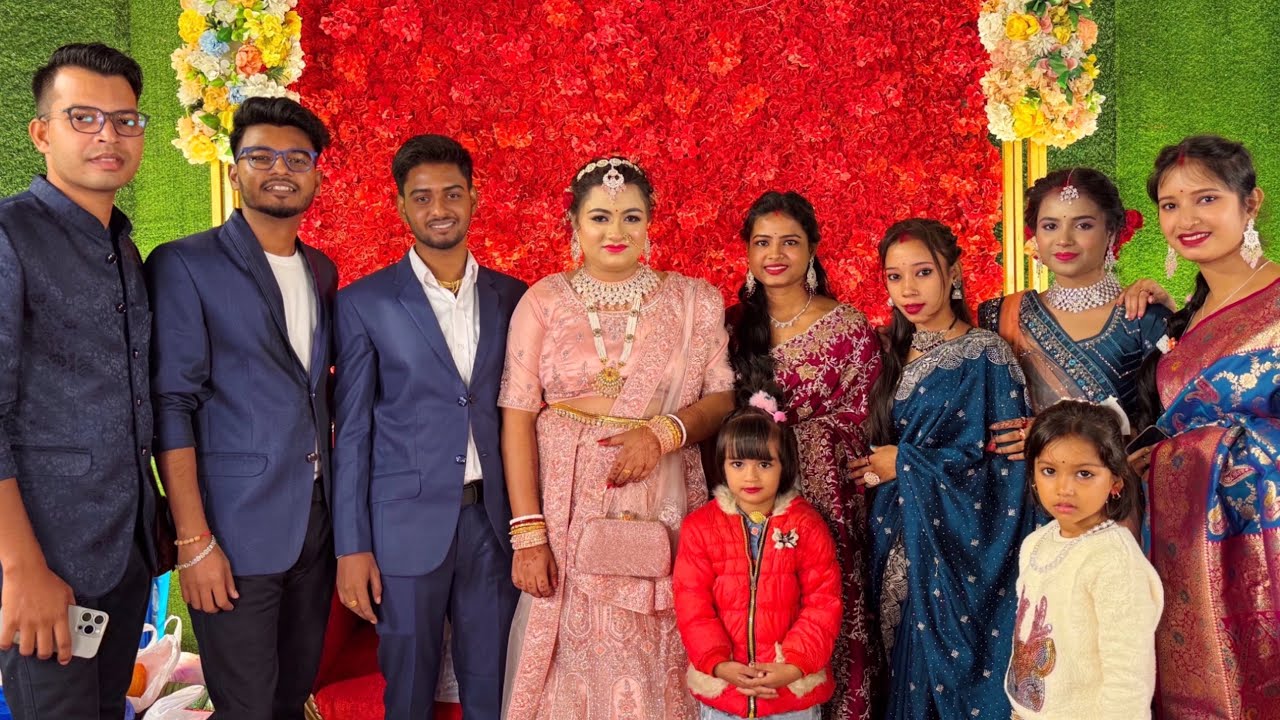 বিয়ের রিসেপশন পার্টিতে গেলাম কার বিয়ে