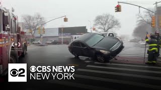 Car gets wedged on pole after Brooklyn driver crashes into divider