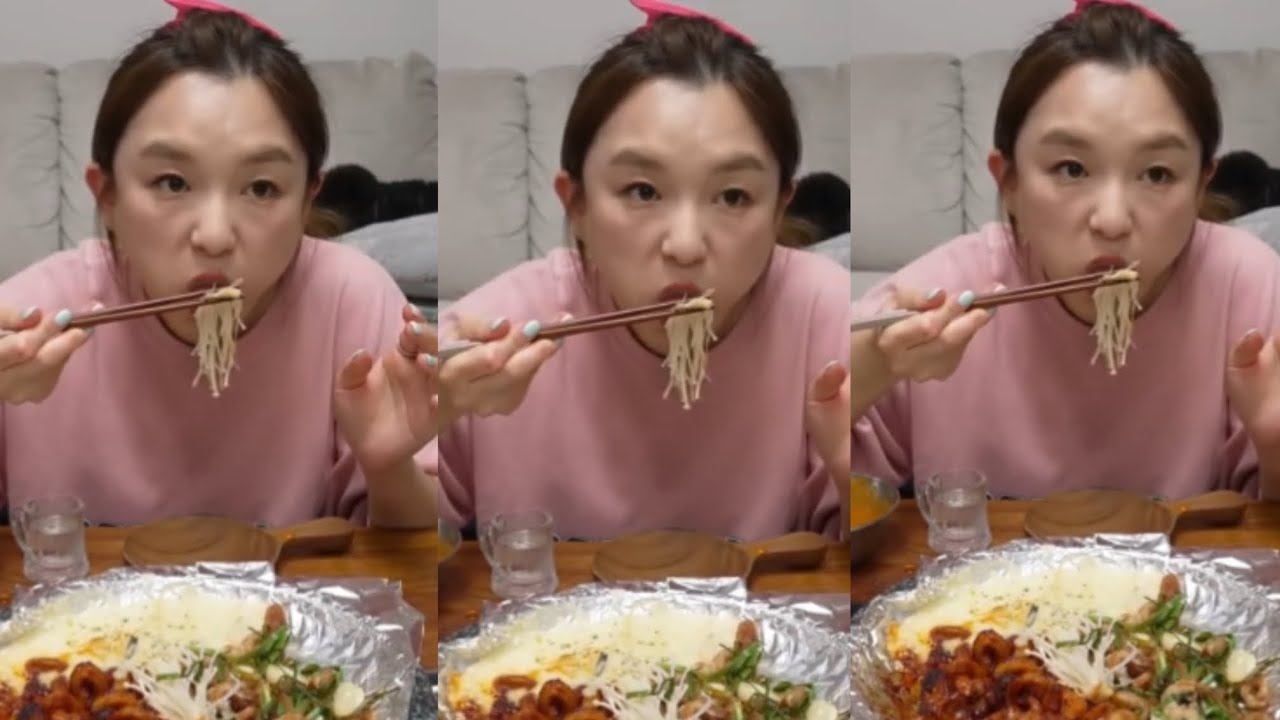 Meat and noodles vegetables 