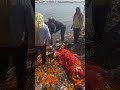 गंगा किनारे दादीजी को परिवार जनक गंगा जल पिलाते हुए 🙏 #shortvideo #youtubevideo #mahakalstatus