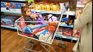 🌸Having Fun at the Store and Buying Toys