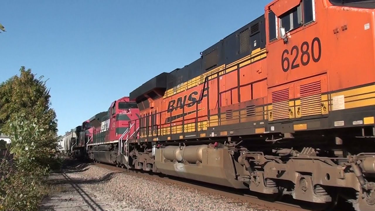 BNSF #7854 Leads WB Mixed Freight with Ferromex Power. Olathe, KS 10/16 ...