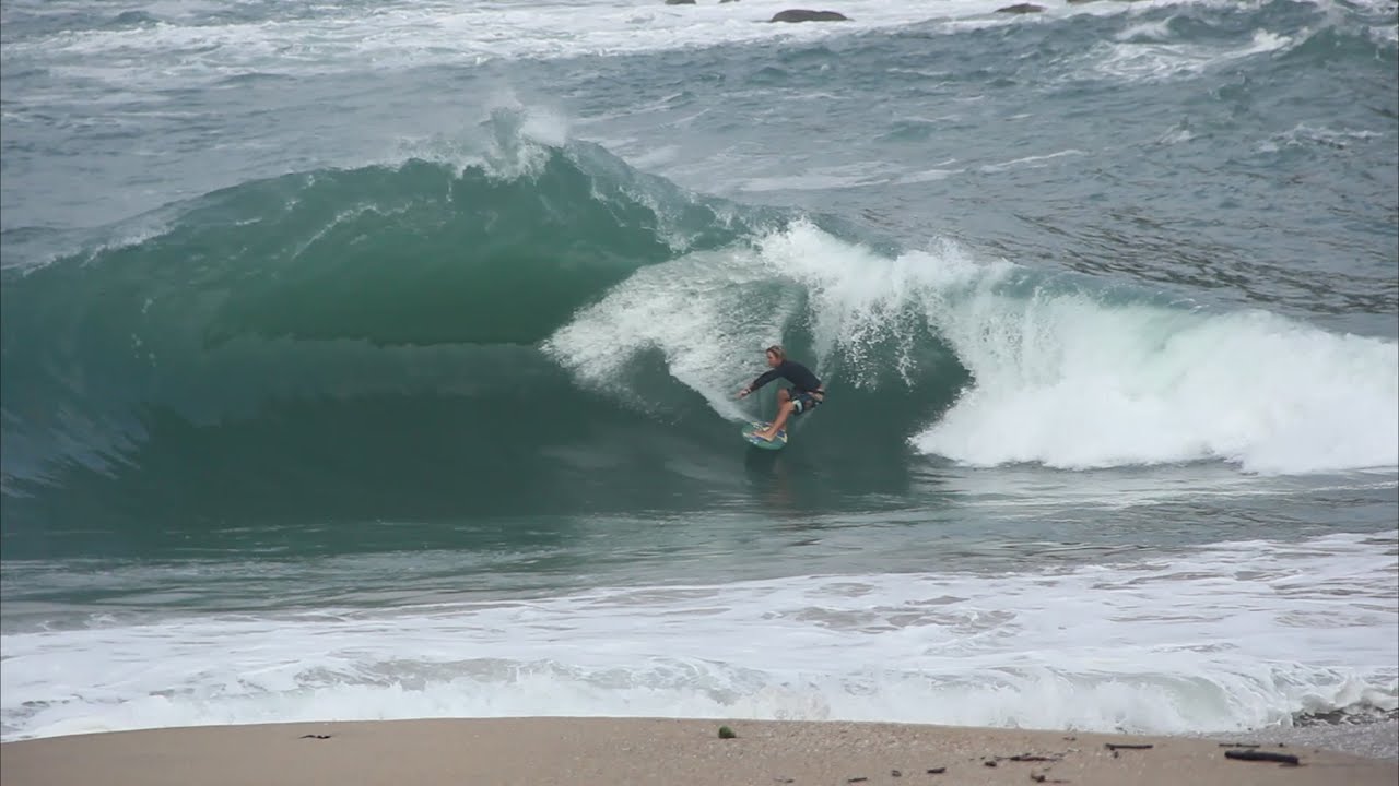 SKIMBOARD NA MELHOR ONDA DO MUNDO // Skimboarding paradise