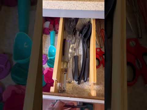 Organizing kitchen drawers #shorts #cleaningmotivation #asmrsounds
